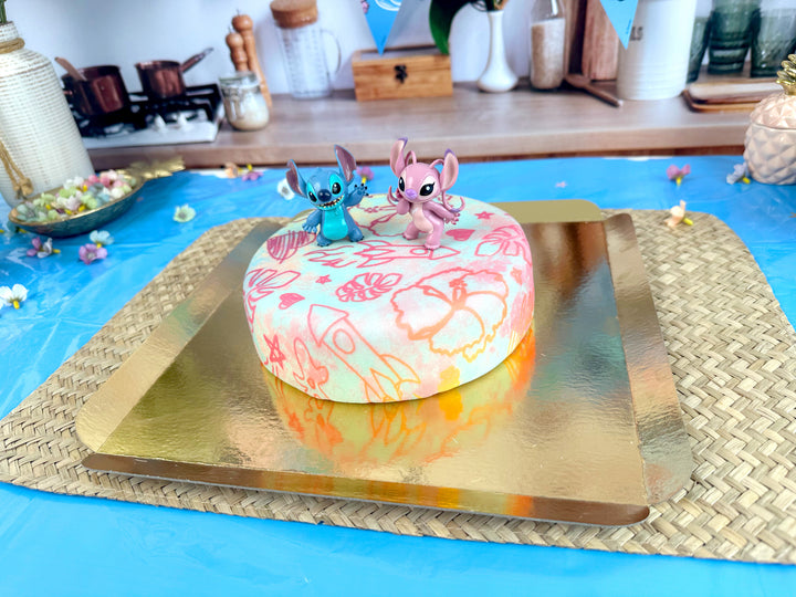 Angel &amp; Stitch® auf Torte