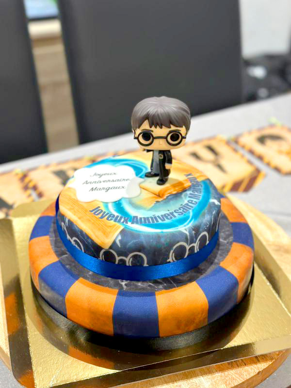 Harry Potter® auf 2-stöckiger Raben-Torte