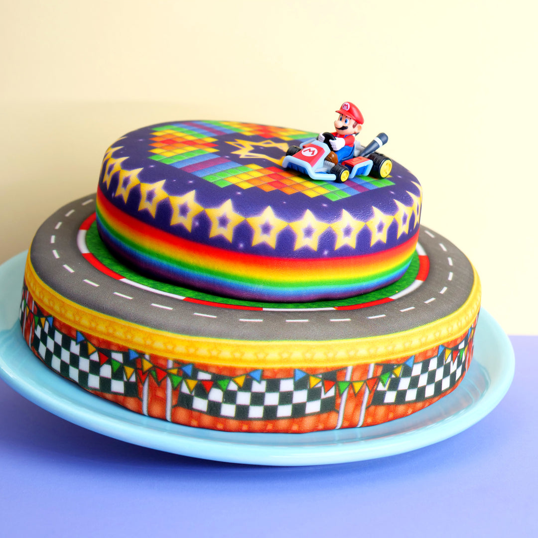 Mario Kart® auf zweistöckiger Weltenstrecken-Torte