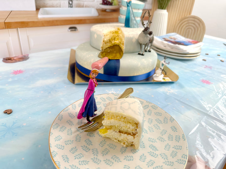 Die Eiskönigin® Elsa, Schwester Anna &amp; Olaf Figuren auf 2-stöckiger Schneeflocken-Torte