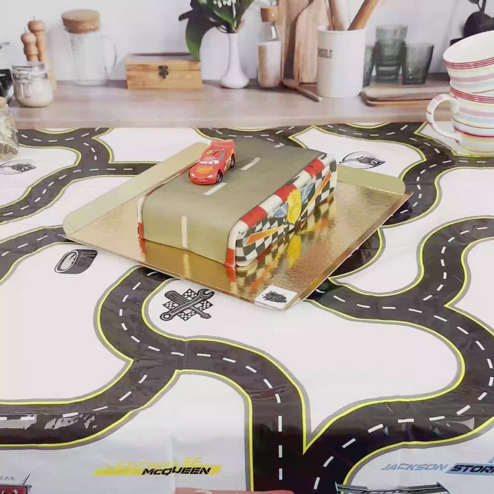 Cars® - Lightning McQueen auf Rennstrecke-Torte