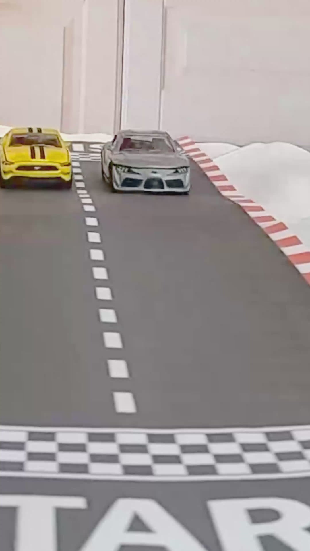 Lamborghini®-Spielzeugauto auf Torte