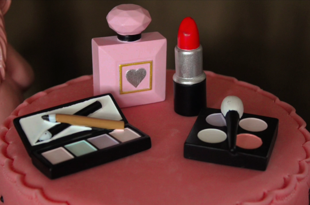 Deluxe Make-Up Torte mit schwarzem Band